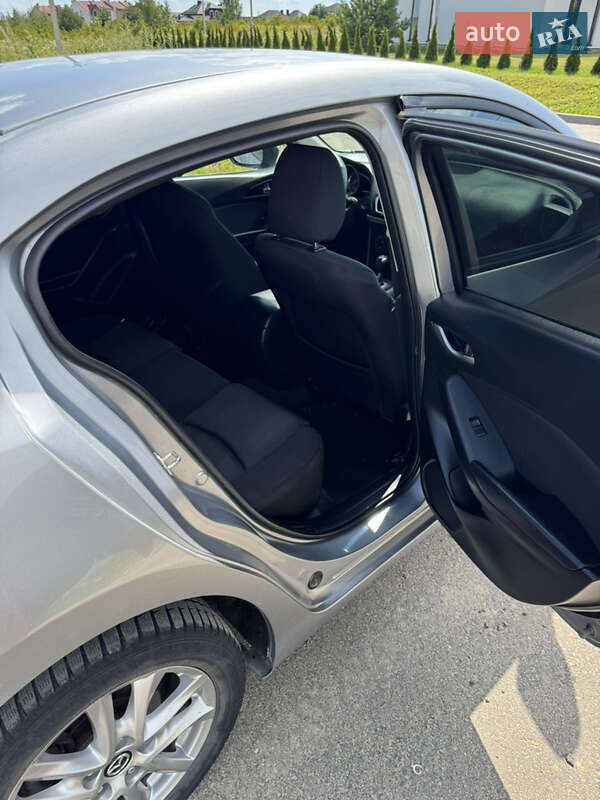 Седан Mazda 3 2013 в Ровно