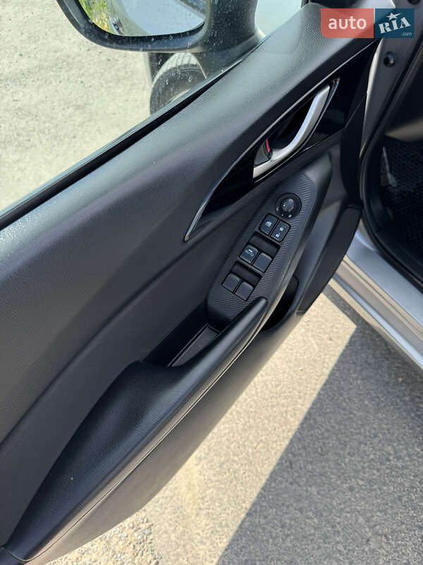 Седан Mazda 3 2013 в Ровно