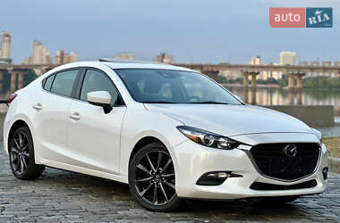 Седан Mazda 3 2018 в Киеве