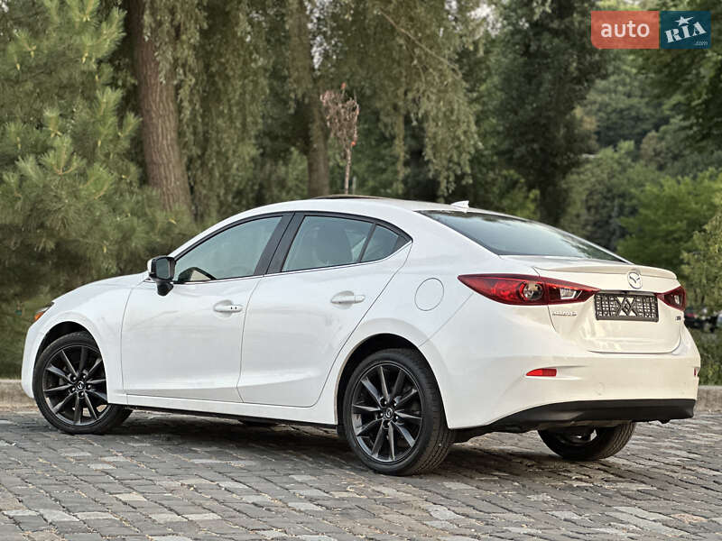 Седан Mazda 3 2018 в Києві