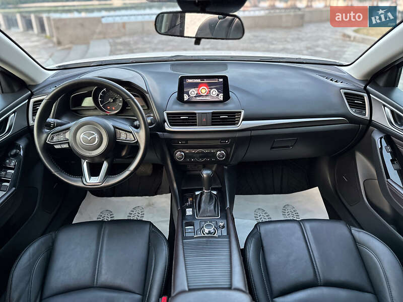 Седан Mazda 3 2018 в Києві
