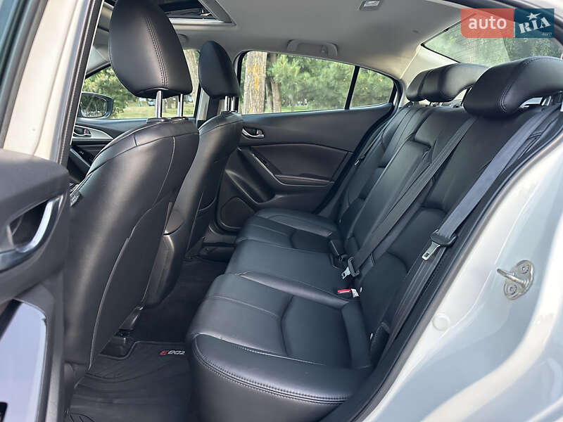 Седан Mazda 3 2018 в Києві