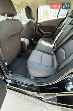 Седан Mazda 3 2015 в 