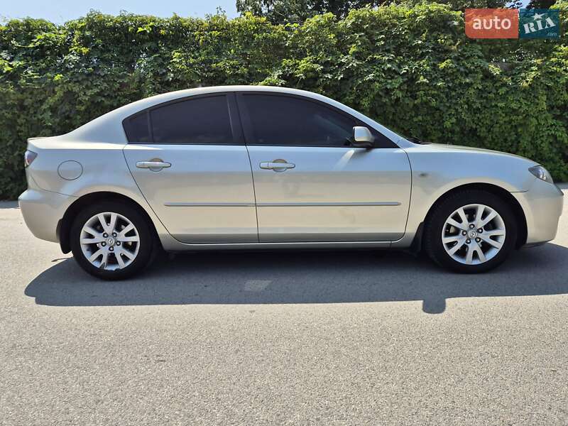 Седан Mazda 3 2006 в Днепре
