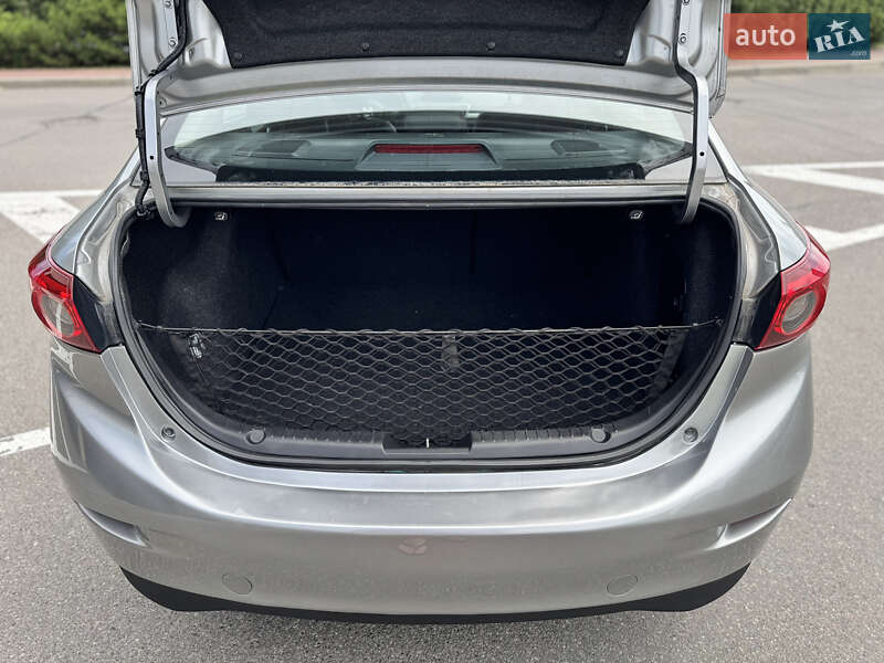 Седан Mazda 3 2014 в Киеве