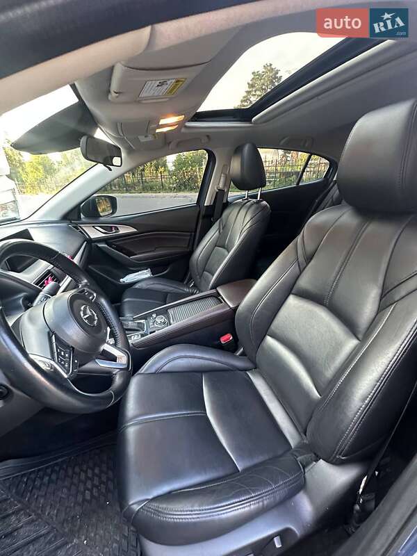 Седан Mazda 3 2018 в Киеве
