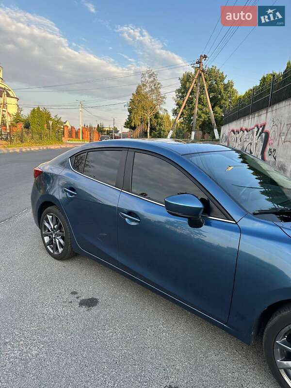 Седан Mazda 3 2018 в Киеве
