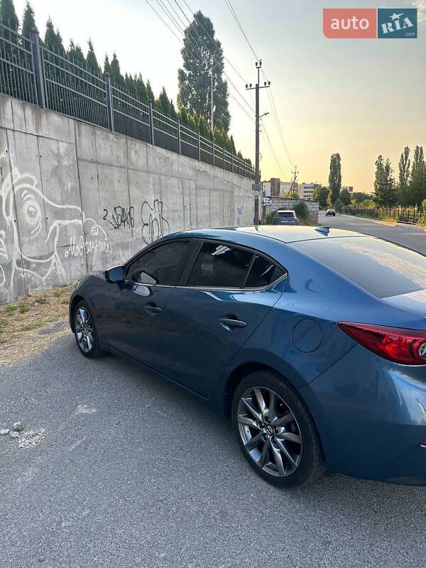 Седан Mazda 3 2018 в Киеве