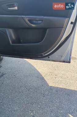Седан Mazda 3 2004 в 