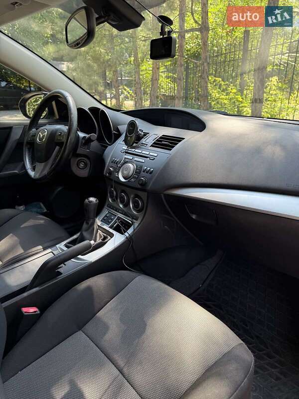 Седан Mazda 3 2011 в Запорожье