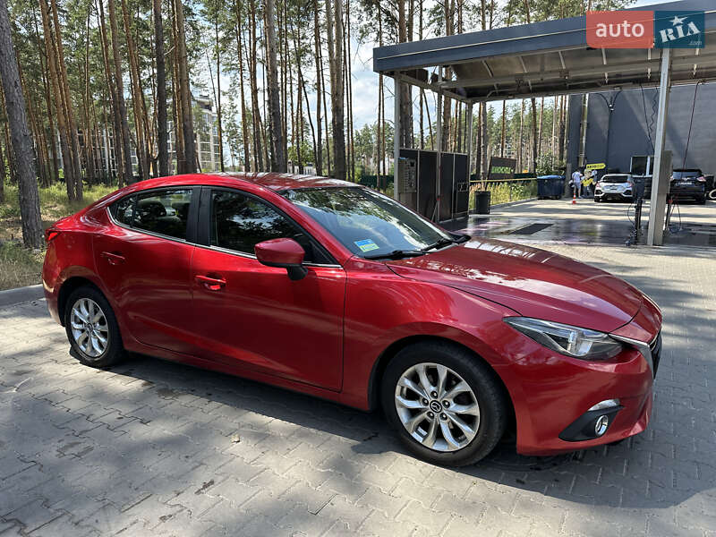 Седан Mazda 3 2015 в Киеве