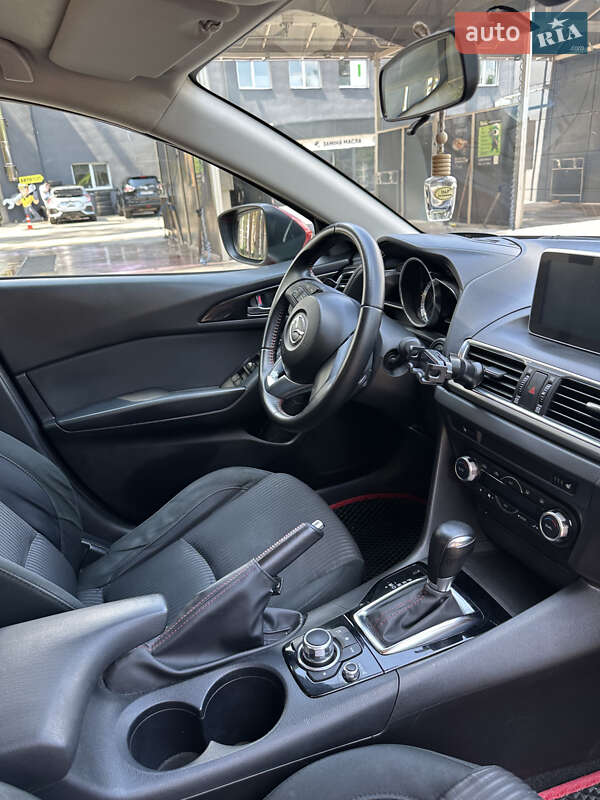 Седан Mazda 3 2015 в Киеве