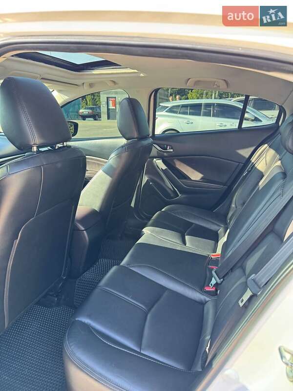 Седан Mazda 3 2017 в Харькове