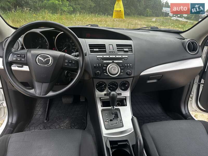 Седан Mazda 3 2010 в Киеве