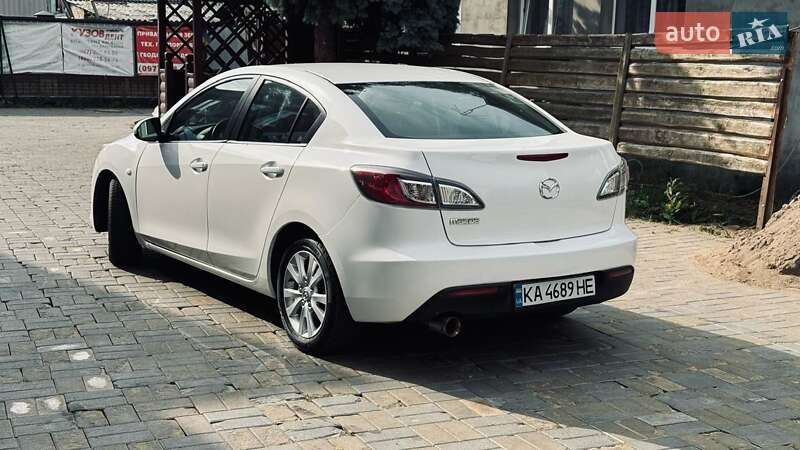 Седан Mazda 3 2010 в Киеве