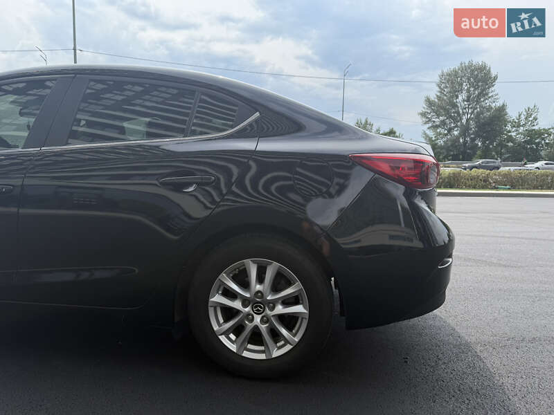 Седан Mazda 3 2015 в Киеве