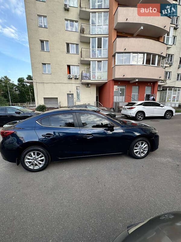 Седан Mazda 3 2016 в Киеве