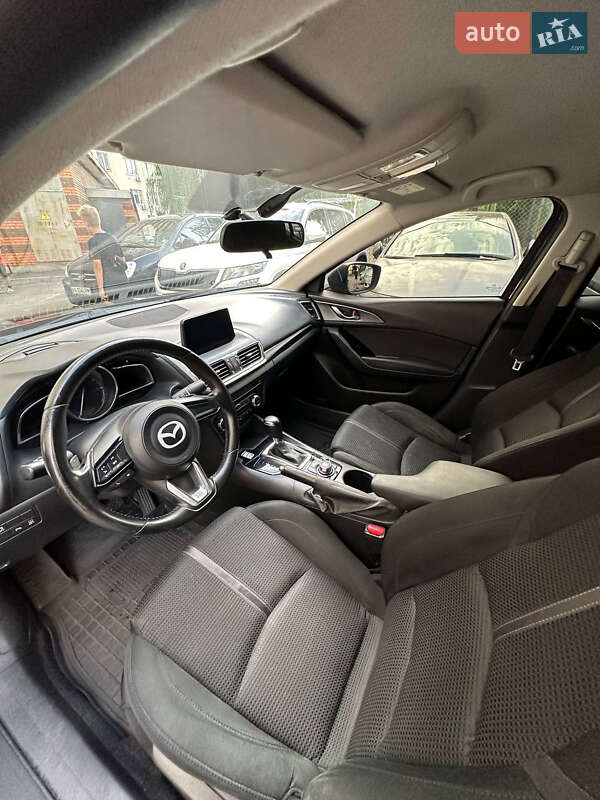 Седан Mazda 3 2016 в Киеве