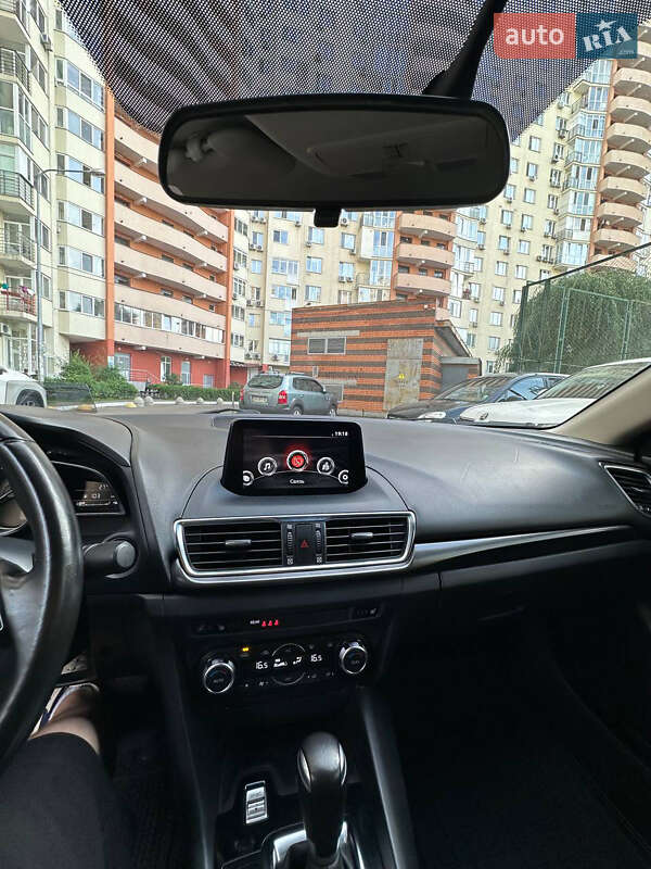 Седан Mazda 3 2016 в Киеве
