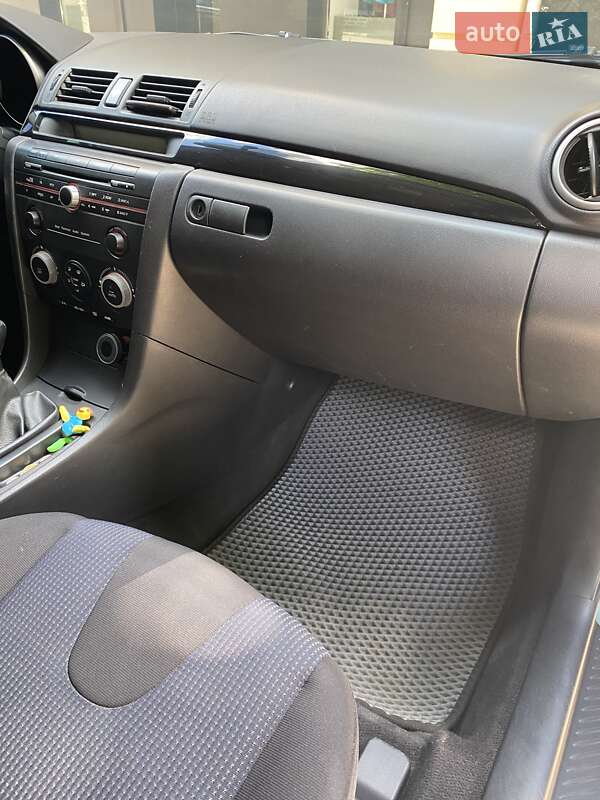 Седан Mazda 3 2004 в Одессе