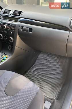 Седан Mazda 3 2004 в 