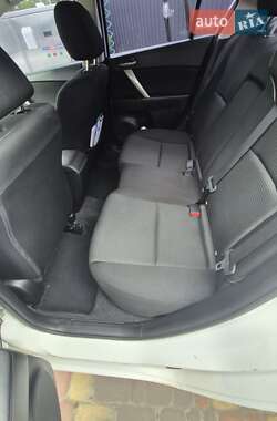 Седан Mazda 3 2012 в 