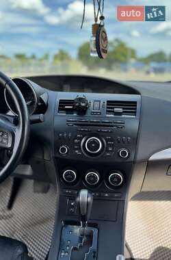 Седан Mazda 3 2011 в 