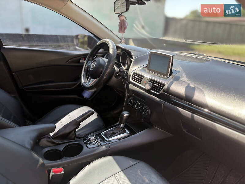 Седан Mazda 3 2015 в Петропавловке