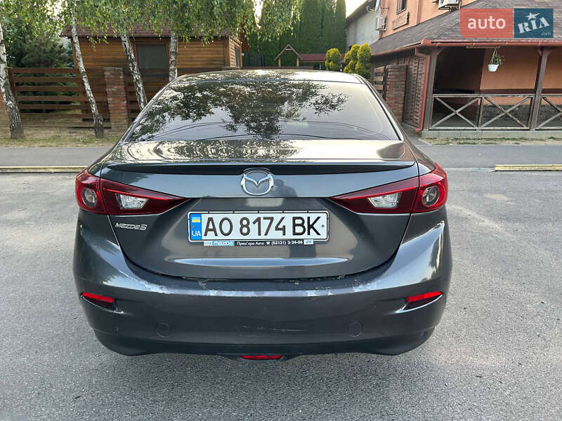 Седан Mazda 3 2015 в Берегово