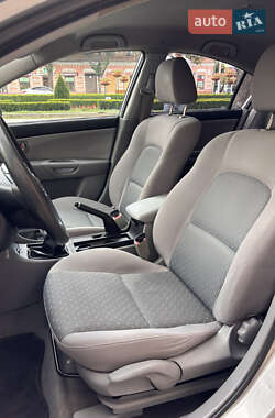 Седан Mazda 3 2004 в 