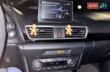 Седан Mazda 3 2014 в 