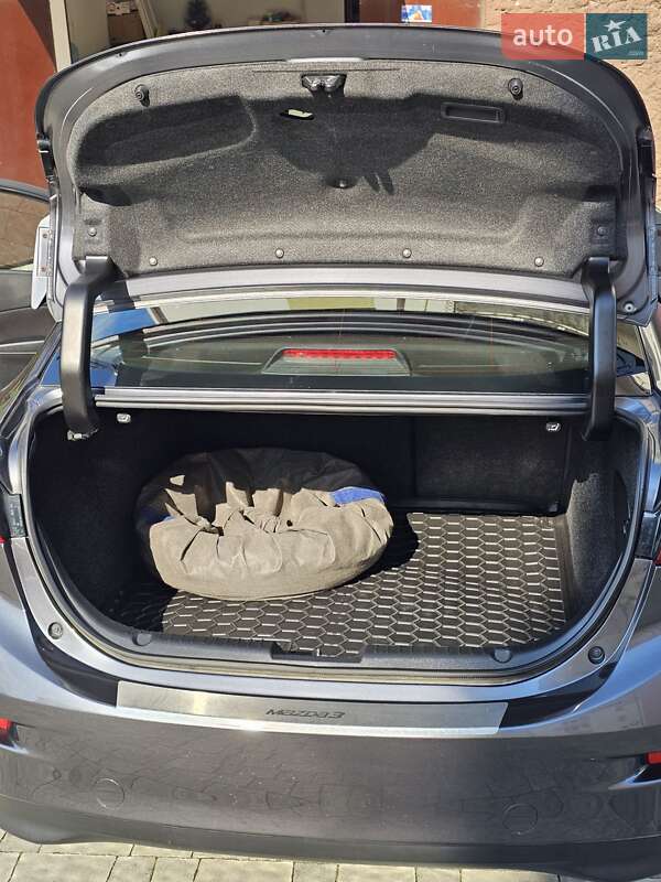 Седан Mazda 3 2016 в Львове