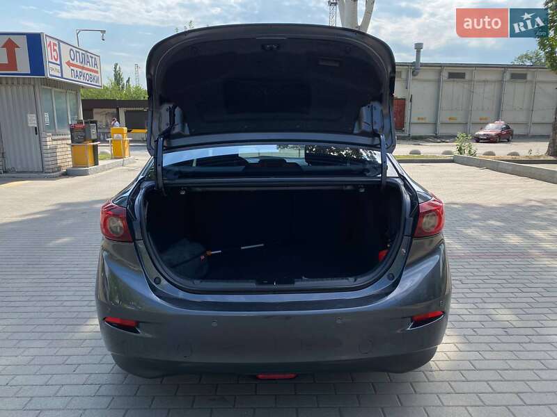 Седан Mazda 3 2015 в Днепре
