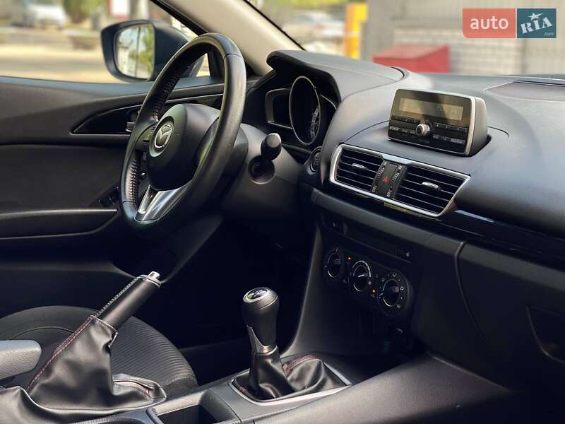 Седан Mazda 3 2015 в Днепре