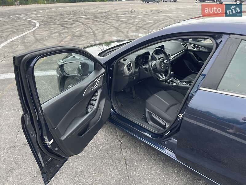 Хэтчбек Mazda 3 2018 в Киеве