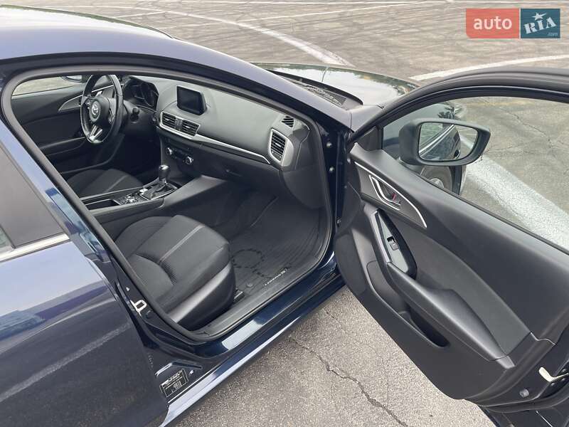 Хэтчбек Mazda 3 2018 в Киеве