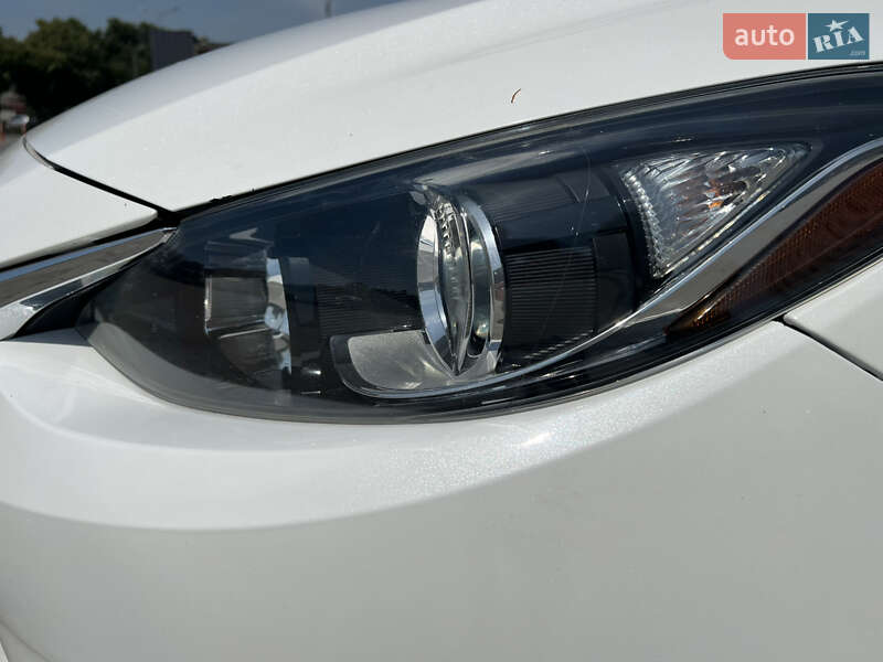 Седан Mazda 3 2016 в Черкассах