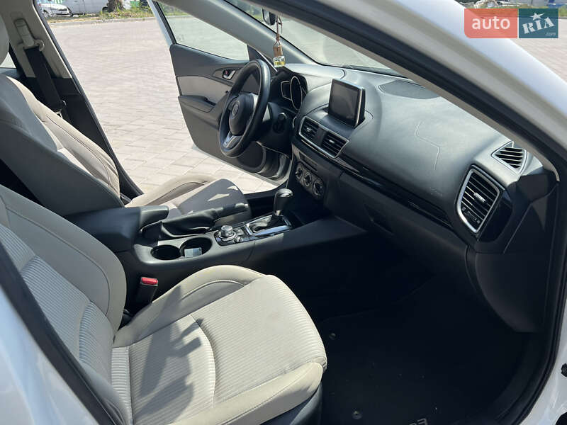 Седан Mazda 3 2016 в Черкассах