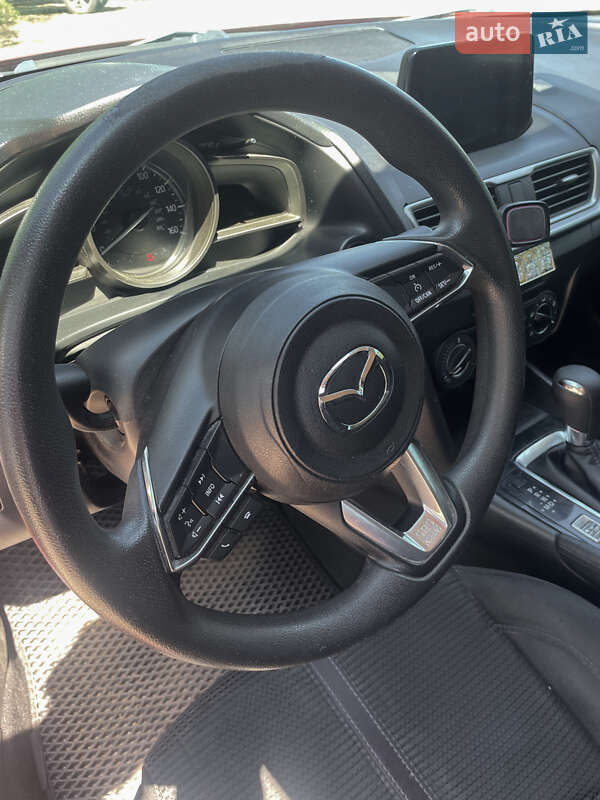 Седан Mazda 3 2016 в Днепре