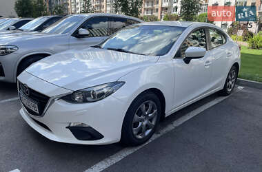 Седан Mazda 3 2015 в Киеве