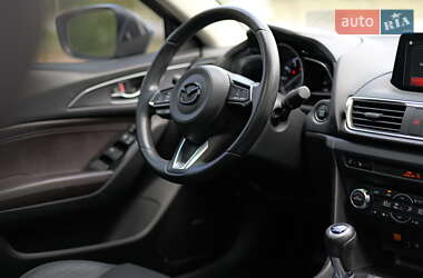Седан Mazda 3 2016 в 