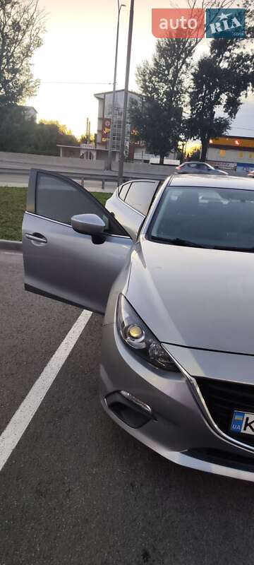 Седан Mazda 3 2016 в Киеве