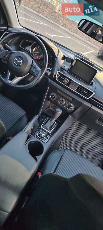 Седан Mazda 3 2016 в Киеве