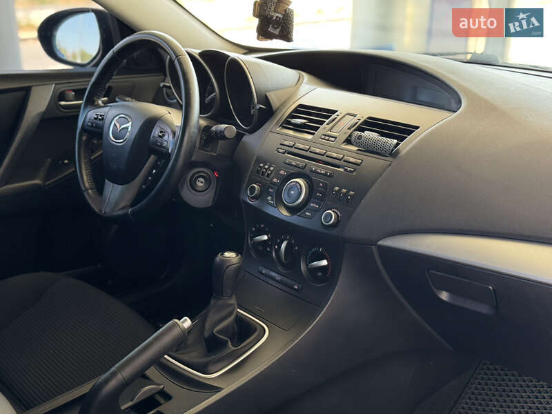 Хэтчбек Mazda 3 2012 в Николаеве