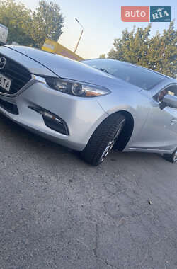 Седан Mazda 3 2017 в 