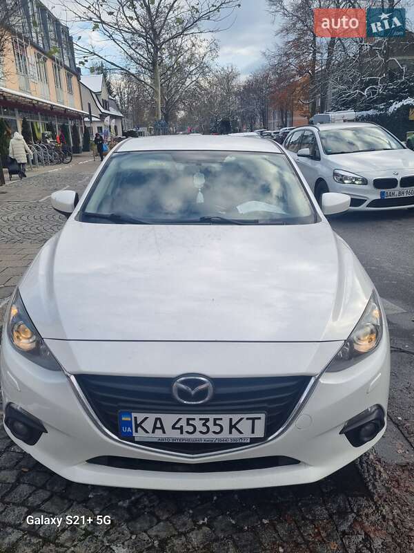 Седан Mazda 3 2016 в Львове