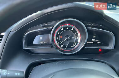 Хэтчбек Mazda 3 2015 в 