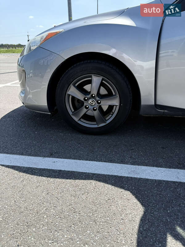 Седан Mazda 3 2012 в Ровно