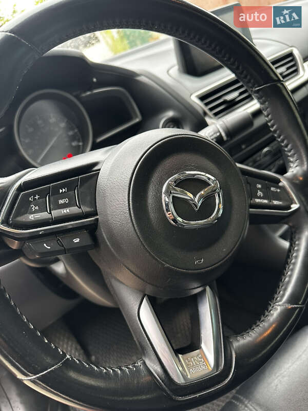 Седан Mazda 3 2016 в Киеве