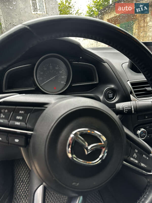 Седан Mazda 3 2016 в Киеве